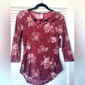 No boundaries floral top new with tags